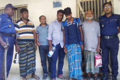 কলারোয়ায় পুলিশি অভিযানে গ্রেফতার ৫