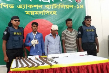 ময়মনসিংহে অস্ত্রসহ আটক ৩
