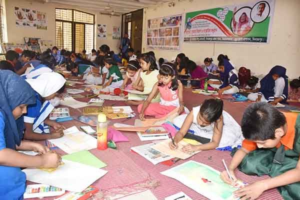 দিনাজপুর শিশু একাডেমীর উদ্যোগে চিত্রাঙ্গন প্রতিযোগিতা 