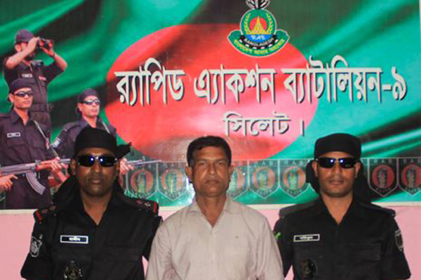 র‌্যাবের ফাঁদে জোড়া 'খুনের' আসামি
