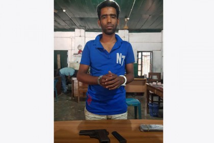 যশোরে অস্ত্রসহ ছাত্রলীগ নেতা আটক

