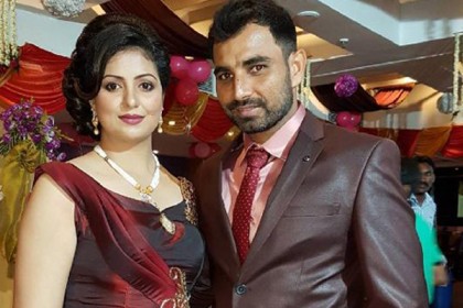 রহস্যময়ী এক নারীকে শামির 'চুম্বন'! 