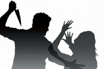 তুচ্ছ কারণে স্ত্রীর লজ্জাস্থানে ধারালো অস্ত্রের কোপ স্বামীর