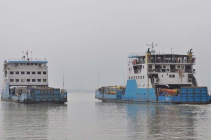 এক ঘণ্টা পর ফেরি চলাচল স্বাভাবিক