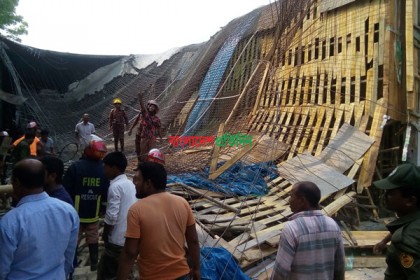 দিনাজপুর বিএডিসি’র নির্মাণাধীন ভবনের ছাদ ভেঙ্গে আহত ৪