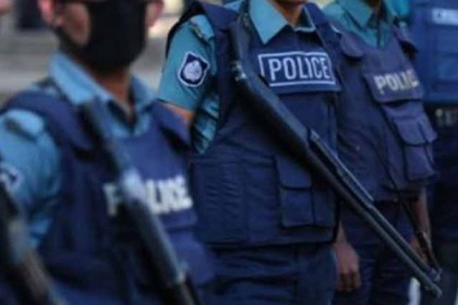 চুয়াডাঙ্গায় শৃঙ্খলা ভঙ্গের অভিযোগে ৫ এএসআইসহ ৬ পুলিশ ক্লোজড
