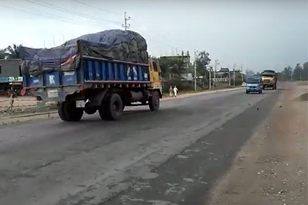 ঢাকার সাথে উত্তরবঙ্গের যান চলাচল স্বাভাবিক