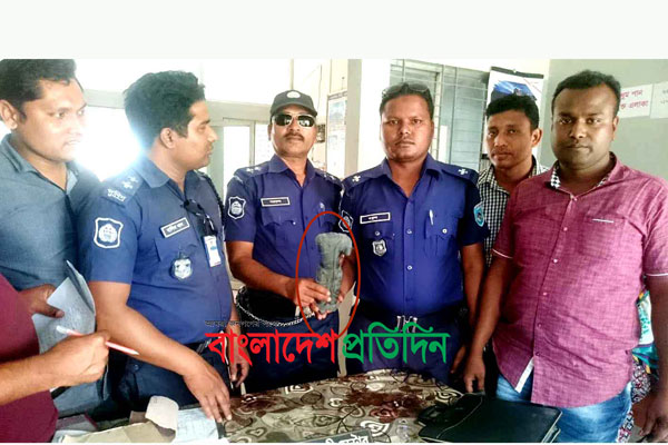 দিনাজপুরে ১ কেজি ৭৫০ গ্রাম ওজনের বিষ্ণু মূর্তি উদ্ধার