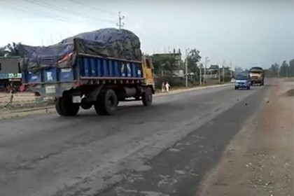 ঢাকার সাথে উত্তরবঙ্গের যান চলাচল স্বাভাবিক