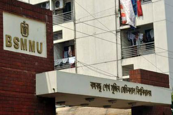 বয়স ৭৫ বছর, পেট থেকে বেরোল ২৫ কেজির টিউমার! 