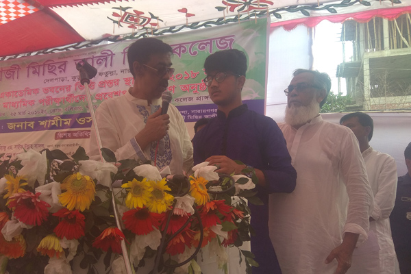 শামীম ওসমানকে কাঁদালেন এক শিক্ষার্থী
