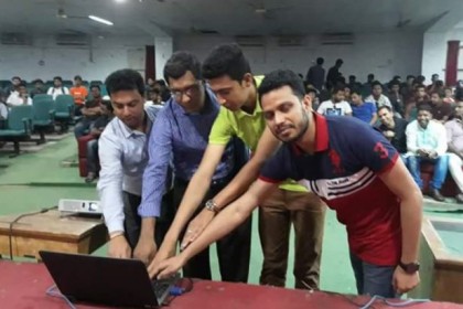 জবিতে ছাত্রলীগের উদ্যোগে মুক্তিযুদ্ধভিত্তিক চলচ্চিত্র প্রদর্শনী
