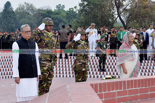 জাতীয় স্মৃতিসৌধে রাষ্ট্রপতি-প্রধানমন্ত্রীর শ্রদ্ধা