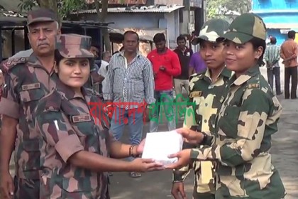 স্বাধীনতা দিবসে বিজিবি-বিএসএফের মিষ্টি বিনিময়