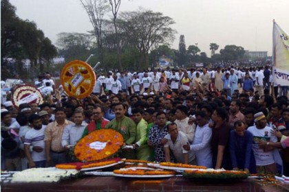 স্লোগানে মুখরিত জাতীয় স্মৃতিসৌধে জনতার ঢল