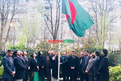 যথাযথ মর্যাদা প্যারিসে স্বাধীনতা দিবস উদযাপন
