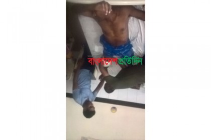 সাতক্ষীরা সীমান্তে হুন্ডি ব্যবসায়ী গুলিবিদ্ধ, ১০ লক্ষাধিক টাকা জব্দ
