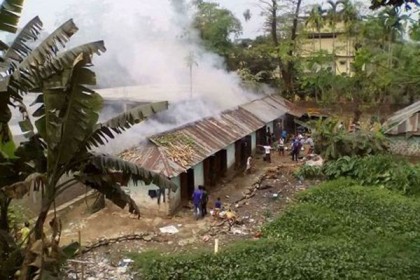 সিলেটে মেন্দীবাগ কলোনীতে আগুন, ঘর পুড়ে ছাই
