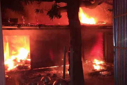 দিনাজপুরে দুই দোকান পুড়ে ছাই, ৩০ লক্ষাধিক টাকার ক্ষয়ক্ষতি