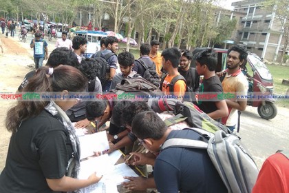শাবিতে চার দফা দাবিতে গণস্বাক্ষর কর্মসূচি 