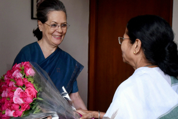 মোদিকে হারাতে দিল্লিতে সোনিয়া-মমতার সাক্ষাৎ