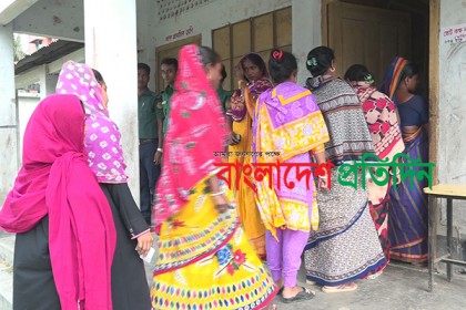 খুলনা সিটির কাউন্সিলর পদে উপ-নির্বাচনে ভোটগ্রহণ চলছে