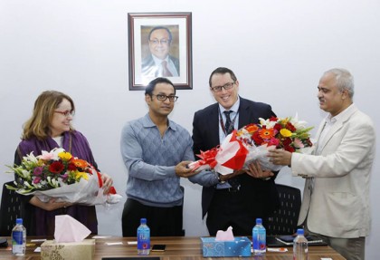 ইস্ট ওয়েস্ট মিডিয়া পরিদর্শনে মার্কিন কূটনীতিকরা