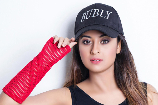  বুবলীর কপালে 'নীল টিপ'
