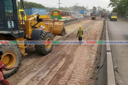 ঢাকা-চট্টগ্রাম মহাসড়কে তীব্র যানজট, ভোগান্তি চরমে