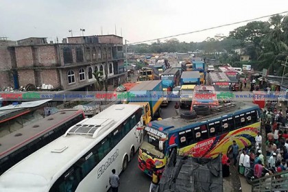 ঢাকা-চট্টগ্রাম মহাসড়কে তীব্র যানজট