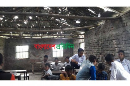 দিনাজপুরে শীলাবৃষ্টিতে ক্ষতিগ্রস্ত ঘরবাড়ী ও শিক্ষা প্রতিষ্ঠান