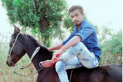 ঘোড়ায় চড়ার অপরাধে যুবককে হত্যা