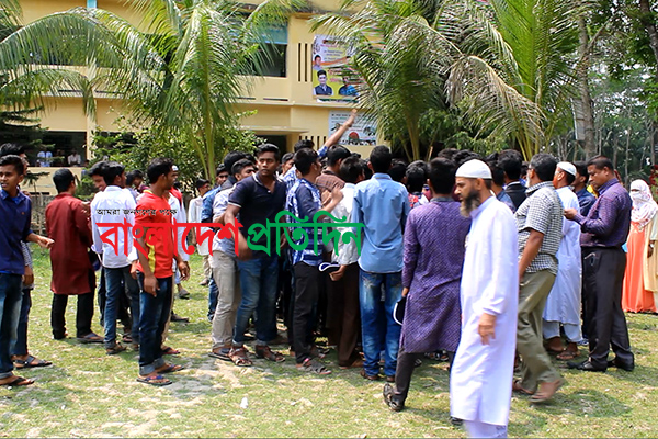 ঝালকাঠিতে অর্থের বিনিময়ে এইচএসসি পরীক্ষার প্রবেশপত্র! 
