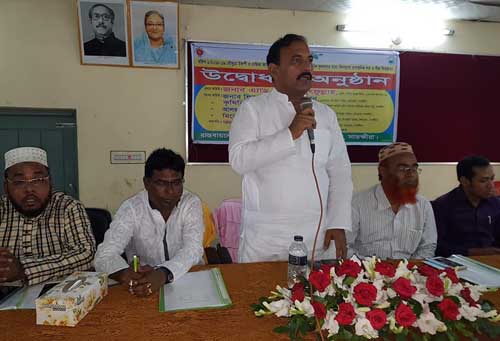কলারোয়ায় কৃষকদের মাঝে সার ও বীজ বিতরণ