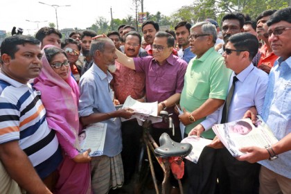 খালেদা জিয়ার মুক্তির দাবিতে বগুড়ায় বিএনপির লিফলেট বিতরণ
