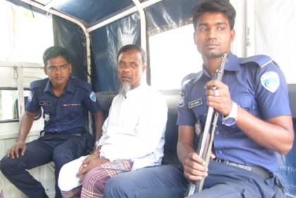 লক্ষ্মীপুরে শিশু ছাত্রী ধর্ষণের চেষ্টায় শিক্ষক আটক