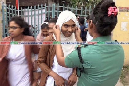 বরিশালে শান্তিপূর্ণ পরিবেশে এইচএসসি পরীক্ষা শুরু