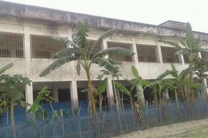 তিন ছাত্রীকে শিক্ষকের যৌন হয়রানি, বিদ্যালয়ে তালা