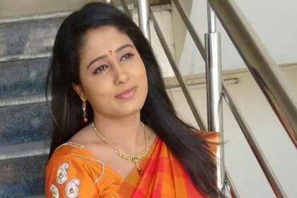 ৫ তলা থেকে লাফ দিয়ে জনপ্রিয় উপস্থাপিকার আত্মহত্যা
