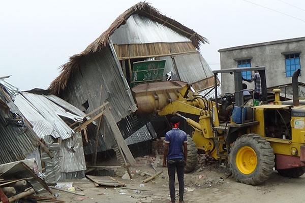 রাষ্ট্রপতি আসার খবরে মহাসড়কে অবৈধ স্থাপনা উচ্ছেদ 