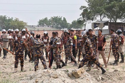 ভাটারায় জমির বৈধ মালিকদের ওপর আনসার বাহিনীর হামলা