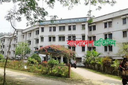 আন্দোলনের মুখে চবির দুই আবাসিক শিক্ষকের পদত্যাগ
