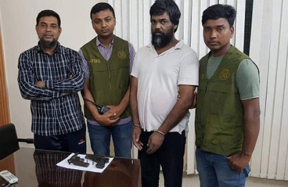 নাটোরে অস্ত্র-গুলিসহ হত্যা মামলার আসামি গ্রেফতার