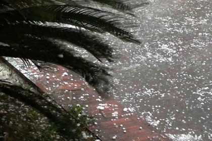 রাজধানীতে শিলাবৃষ্টি