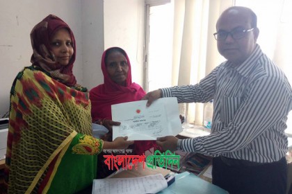 মুক্তিযুদ্ধের সনদ পেলেন ফুলপুরের বীরাঙ্গনা ময়মনা 