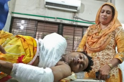 হাত হারানো রাজীবের চাকরির আশ্বাস দিলেন স্বাস্থ্যমন্ত্রী