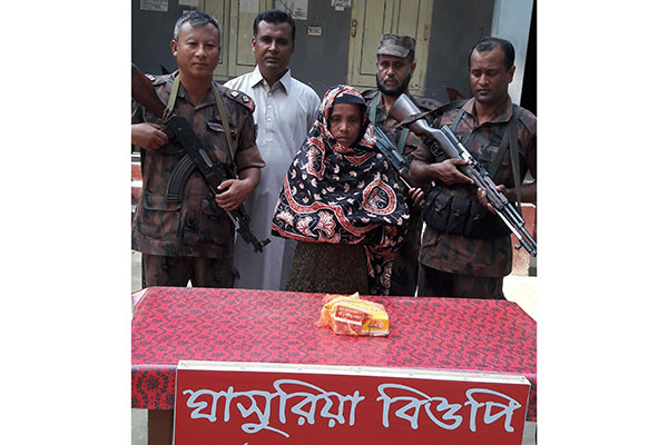 দিনাজপুরে মিষ্টির কার্টনে ফেন্সিডিল, নারী আটক