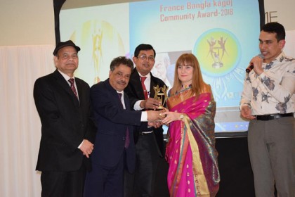ফ্রান্সে ১৫ বিশিষ্ট ব্যক্তিকে বাংলা কাগজ অ্যাওয়ার্ড প্রদান 