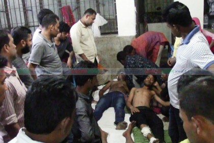 মাদারীপুরে ছাত্রলীগের দুই গ্রুপের রক্তক্ষয়ী সংঘর্ষ, আহত ৩০