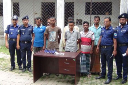সাতক্ষীরায় বিশেষ অভিযানে জামায়াত কর্মীসহ আটক ৬৫